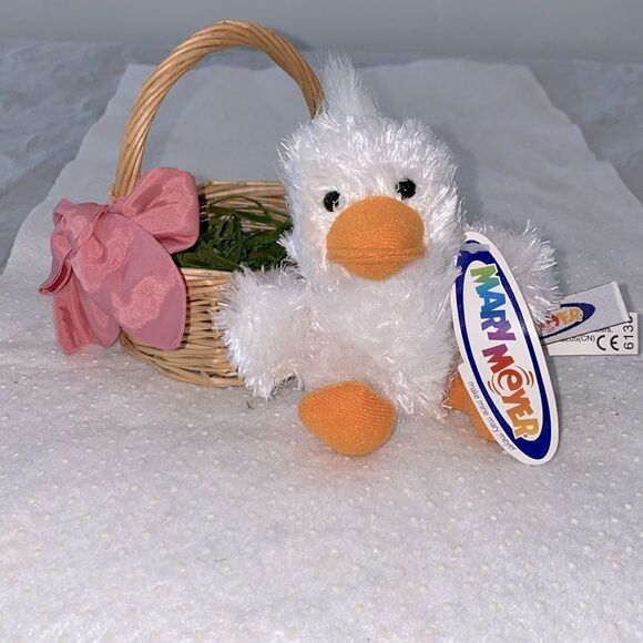 Mary Meyer Duckling With Basket And Grass 5" Duckling With Woven Basket - Picture 12 of 12